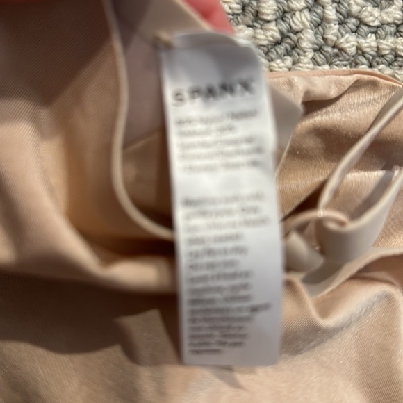 Spanx tank shorts compression. Probably size M/L or one size - Picture 6 of 7